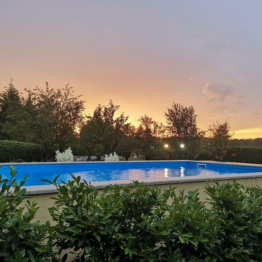 Guest House Surina App Surina'S Green Holiday Rupa Exteriér fotografie